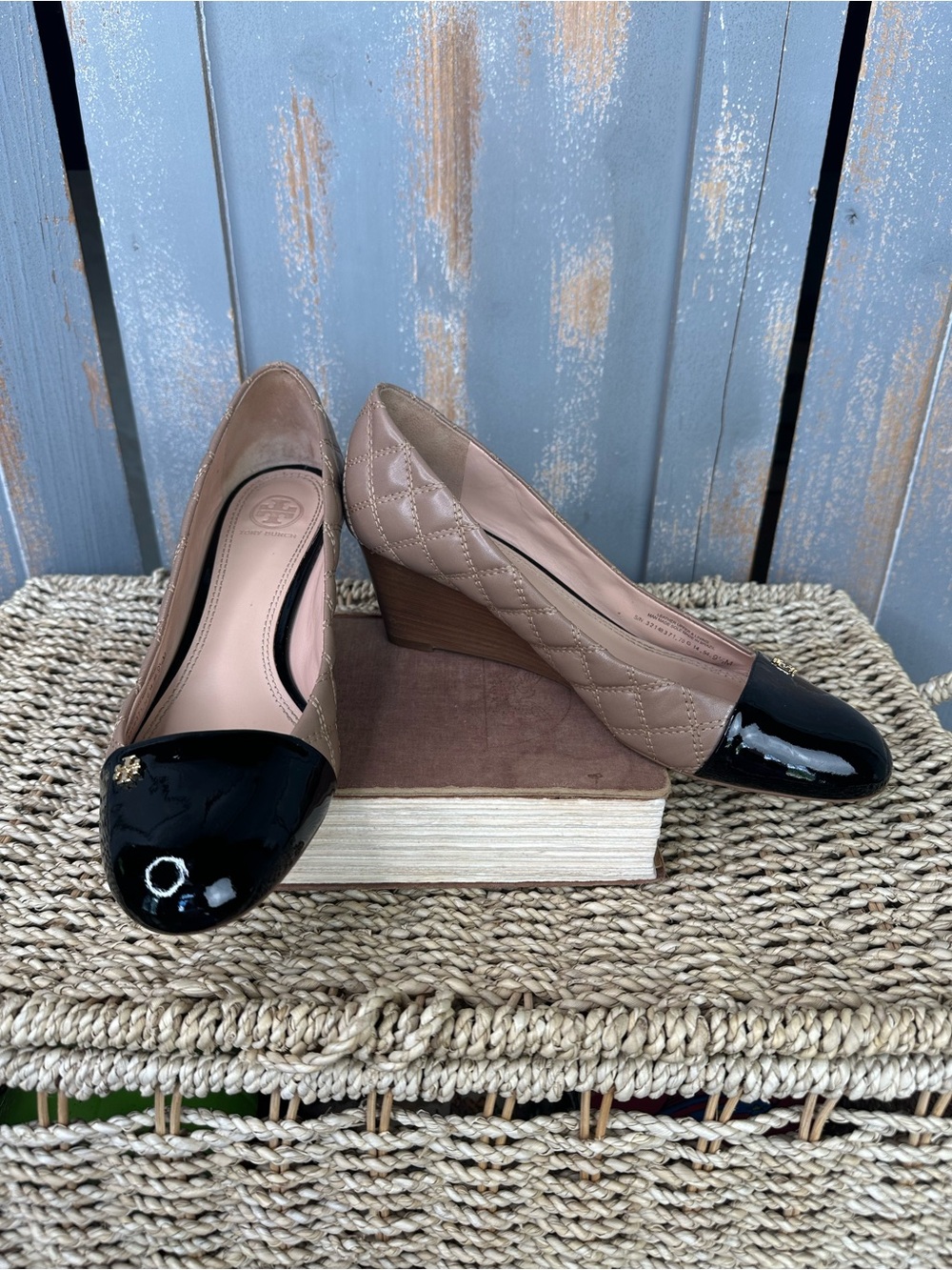 Tory Burch Claremont Quilted Leather Wedge Pumps Beige Black Sz 9.5